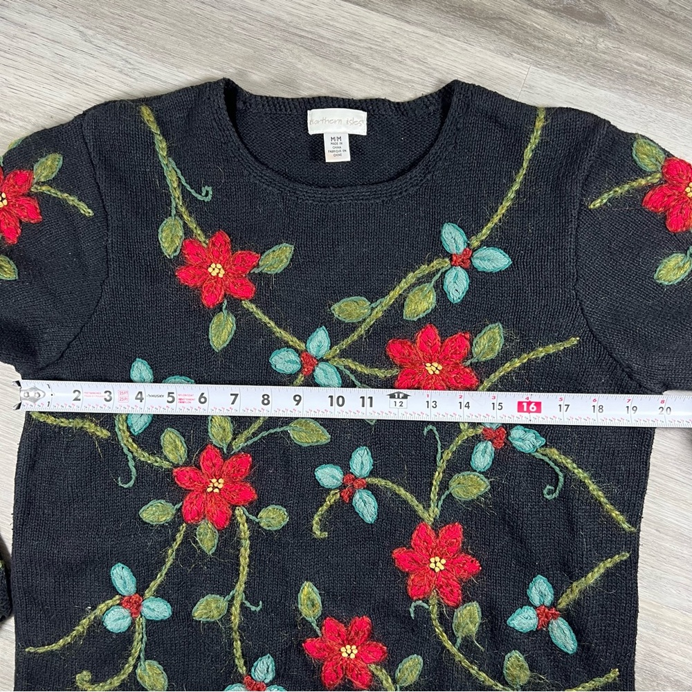 Vintage Northern Isles Floral Embroidered Black Sweater, Size Medium - Picture 6 of 8